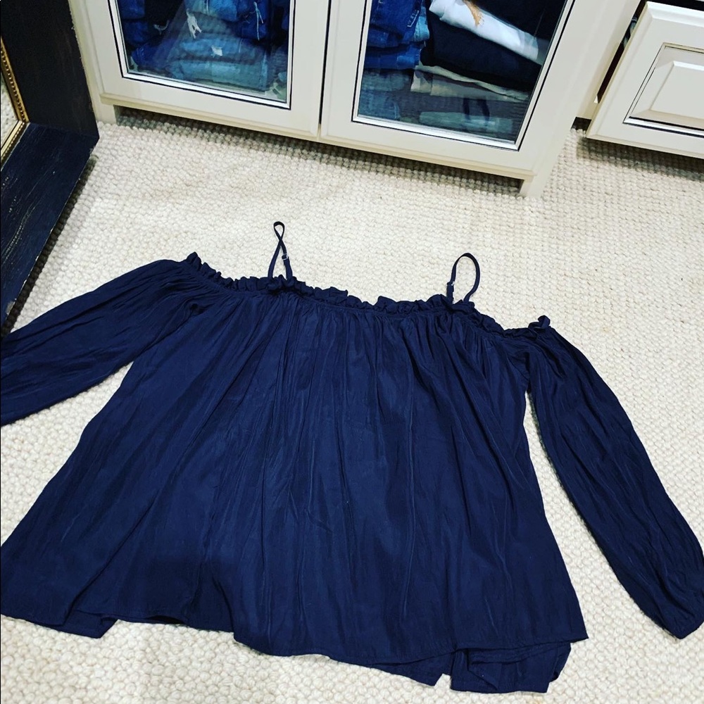 Black loose top